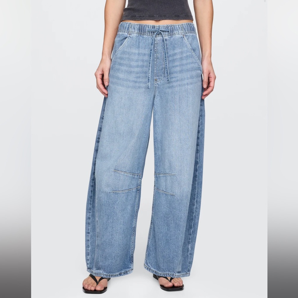 GAP “Mid Rise Easy Horsheshoe Jeans”